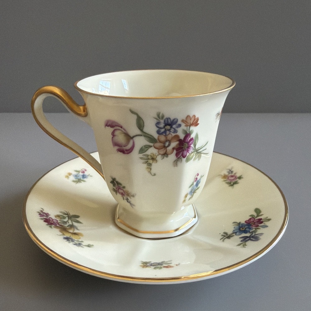 Vintage P.T. Bavaria Tirschenreuth Demitasse Cup & Saucer "The Colwyn" 4562 - Picture 4 of 8